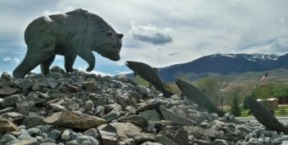 Bronze bear sculpture in Salmon, Idaho